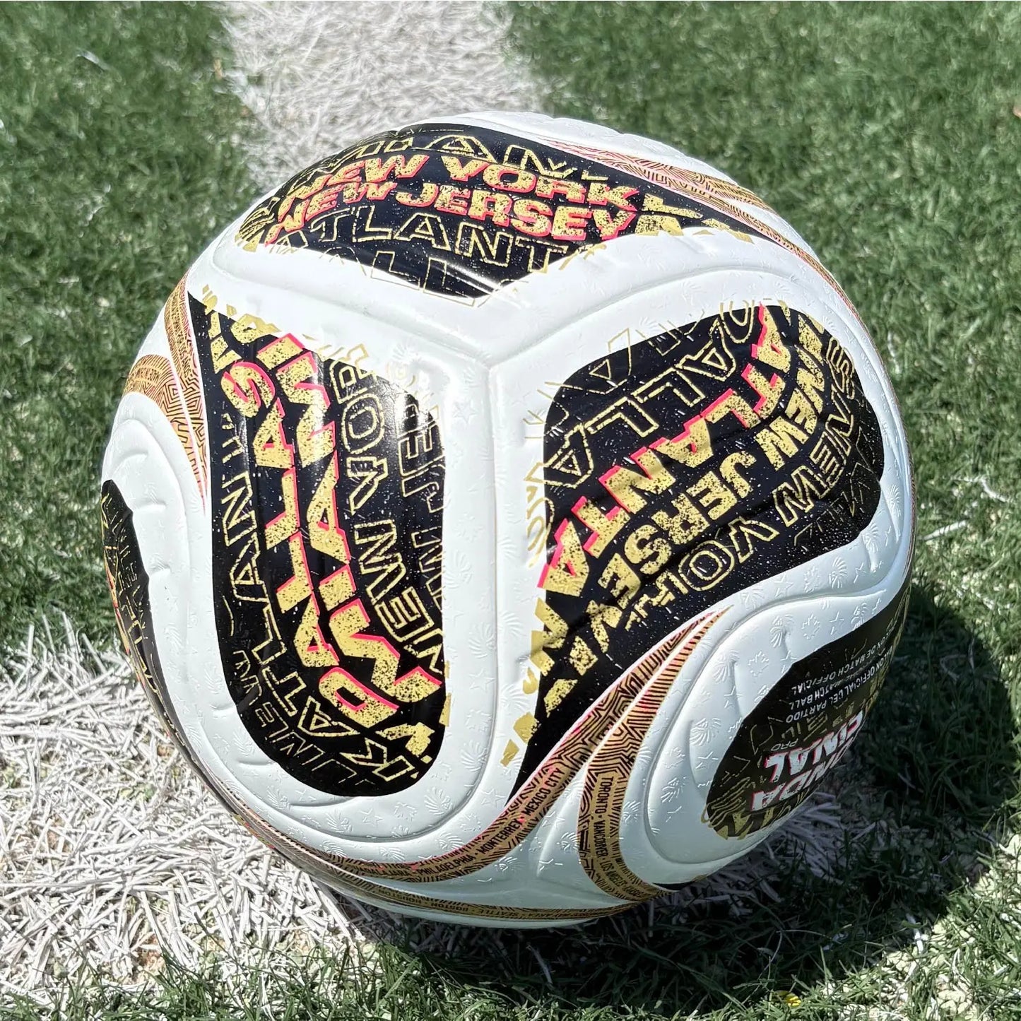 Seamless Heat-Bonded Training Ball with Stable Flight Trajectory, Durable PU Construction, Waterproof and Dustproof, Ideal for Multiple Surfaces